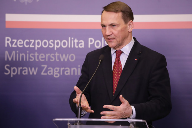 Minister spraw zagranicznych RP Radosław Sikorski, zmiana ambasadorów, nowy rząd, wybory
