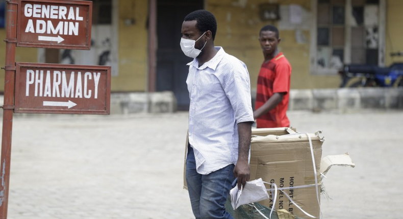 A black man wearing a face mask (Loop Barbados)