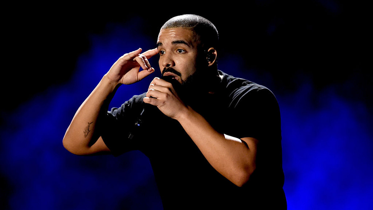 Drake może pochwalić się już dwunastoma hitami w zestawieniu Top10 prestiżowego magazynu "Billboard" w 2018 roku. Raper oficjalnie pobił tym samym rekord Beatlesów z 1964 roku.