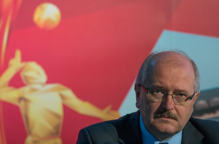 Prezydent Katowic jest członkiem rady nadzorczej spółki Tramwaje Śląskie S.A (40 tys. zł dochodu w 2013 roku). Posiada dom, dwie działki oraz samochód Renault Laguna (rocznik 2001). W Katowicach rządzi już czwartą kadencję.
<br><br>
(fot. Andrzej Grygiel/PAP)