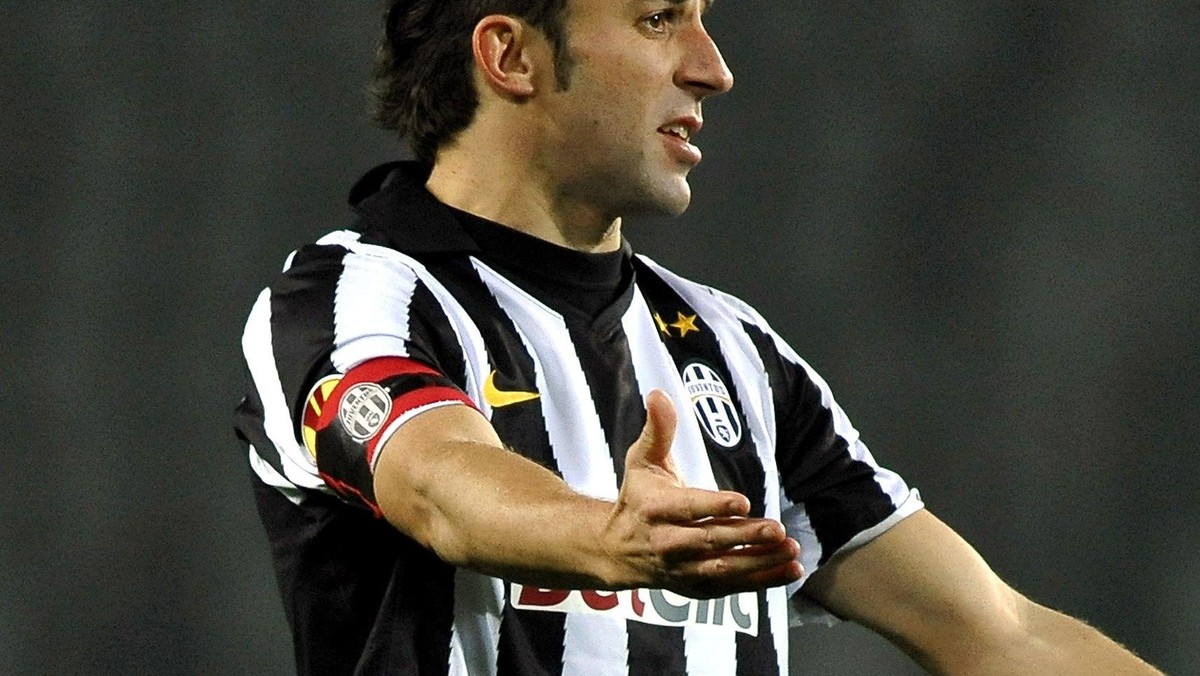 Kapitan Juventusu Turyn, Alessandro Del Piero zapowiedział, że pragnie zakończyć piłkarską karierę w zespole Starej Damy. Kontrakt 36-letniego zawodnika z klubem wygasa końcem czerwca 2011 roku.