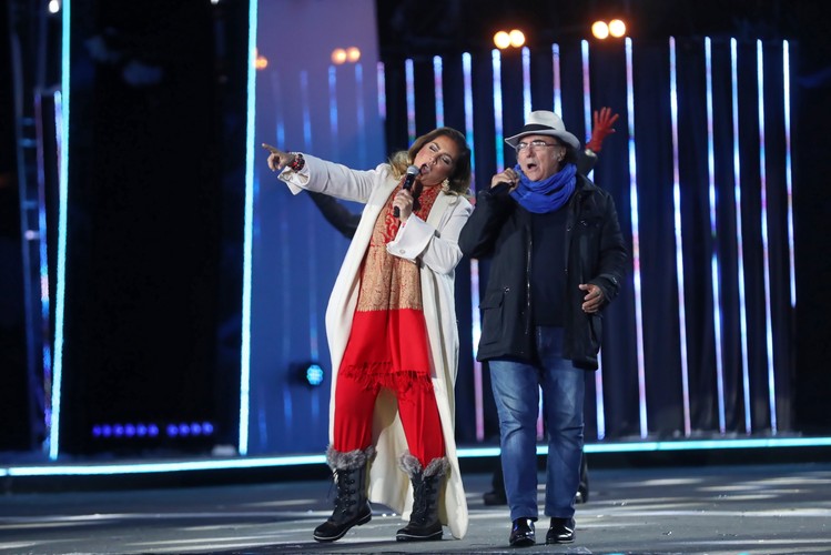 l Bano (P) i Romina Power podczas Sylwestra z Dwójką w Zakopanem