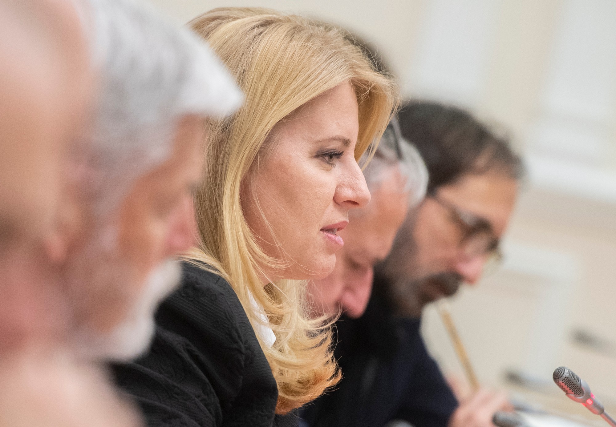 Zuzana Čaputová počas debaty s českým prezidentom Petrom Pavlom a s premiérom Ukrajiny Denysom Šmyhalom.