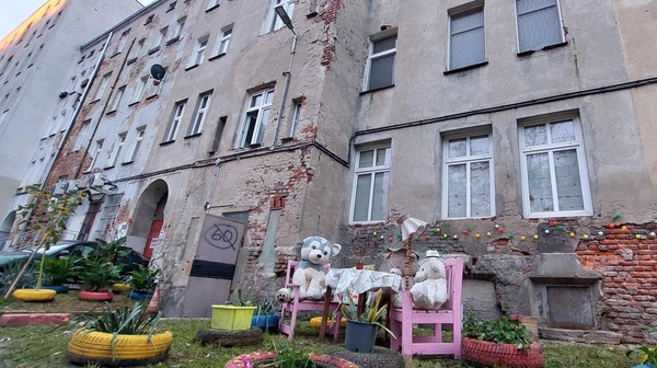 Miasto skierowało do całościowego remontu kolejne budynki przy ul. Sępa-Szarzyńskiego, biegnącej przez osiedla Ołbin i Plac Grunwaldzki. 