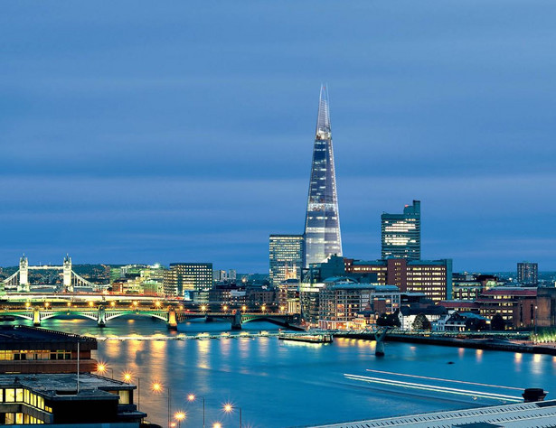 Shard London Bridge ma mieć 305 m (310 m z anteną) i 73 piętra i po ukończeniu w 2012 r. będzie najwyższym budynkiem w Unii Europejskiej.