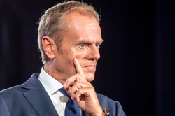 Tusk: Jarosławie, wyjdź do ludzi i powiedz, co zamierzasz zrobić z zielonymi ludzikami
