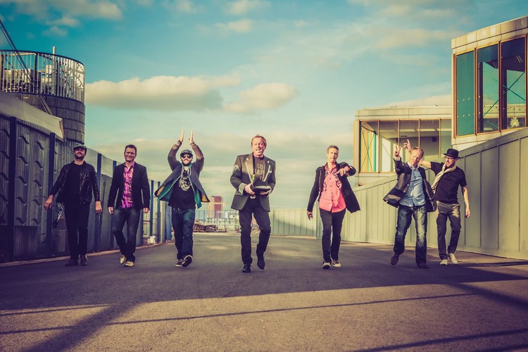 'Lessons in Love' – Level 42