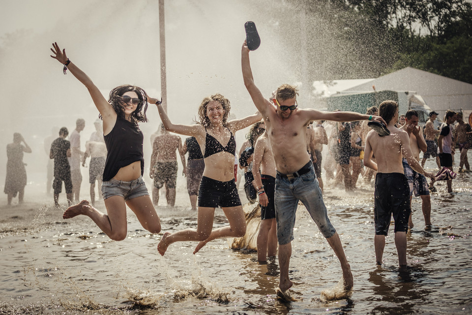 Pol'and'Rock Festival 2018: błotne kąpiele pod "grzybkiem"