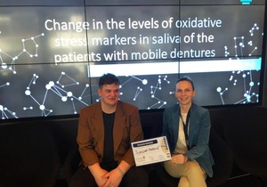 NIS02 Student stomatologije Jordan Popovic sa mentorkom doc dr Mirjanom Boskovic foto Privatna arhiva