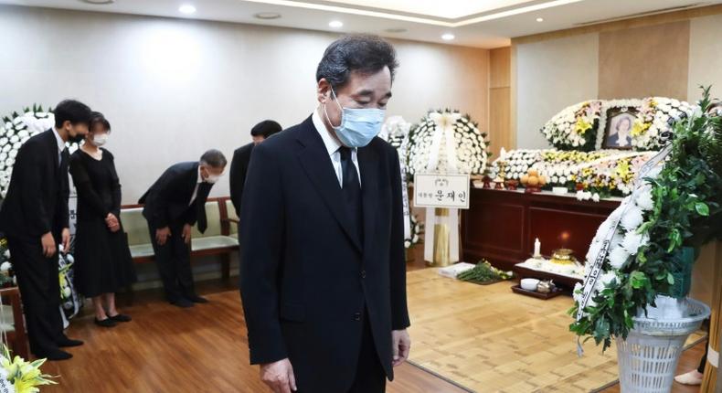 Former prime minister Lee Nak-yon was among attendees at the funeral