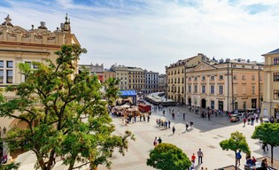 Pałac Potockich tętni kulturą w październiku. Festiwale, wystawy i spotkania z twórcami
