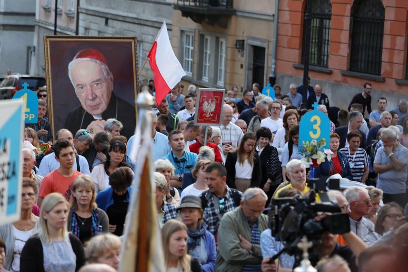 Piesza pielgrzymka na Jasną Górę. Znajdź siebie na zdjęciach