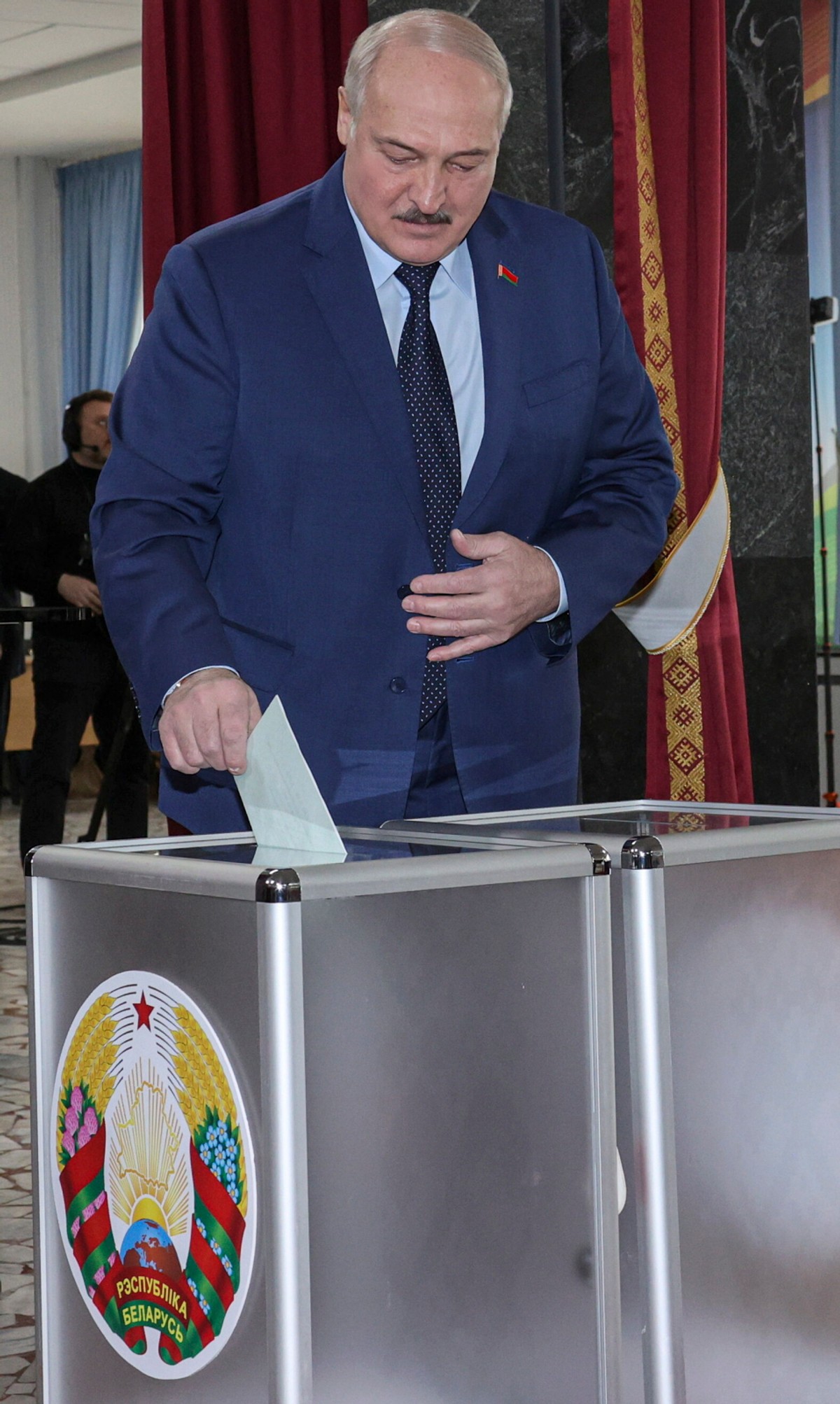Łukaszenka podczas referendum konstytucyjnego