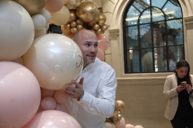 Na svakom balonu je bilo ispisano ime naslednice Tare. 