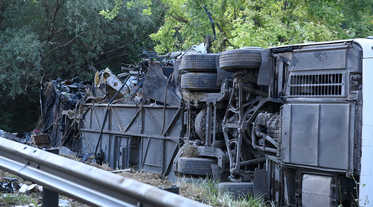 A balesetben legalább nyolcan meghaltak / Fotó: MTI/Mihádák Zoltán