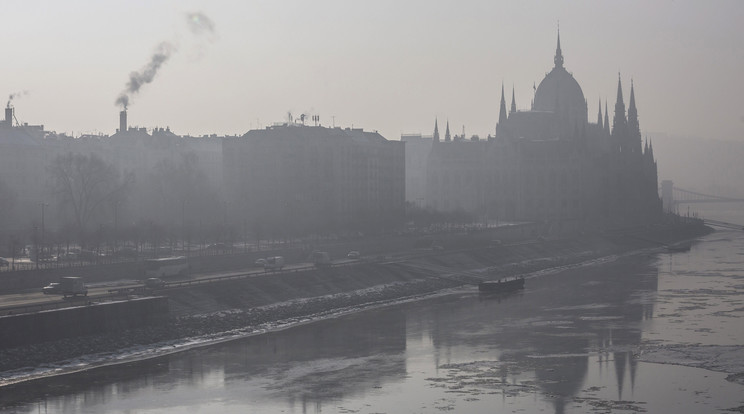 Az átlagnál magasabb az NO2-szennyezettségét a budapesti kórházak közelében Fotó: MTI/Mohai Balázs