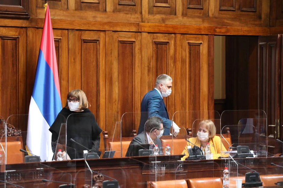Predsednica Skupštine najavila da će se svim poslanicima meriti temperatura
