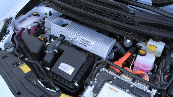 Toyota Prius (III, 2009-15), z 2011 r. za 39 400 zł