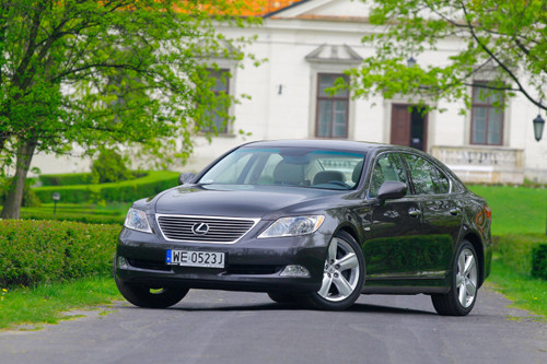 Lexus LS 460 Prestige - 5 metrów luksusu