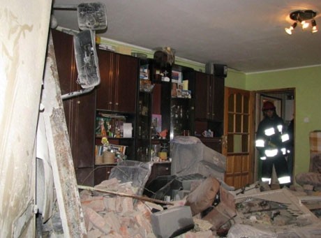 Nie pomogły ustawione przed domem wielkie kamienie