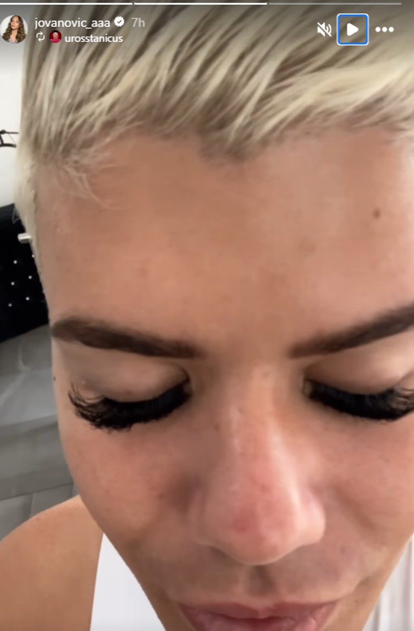 Uroš Stanić nadogradio veštačke trepavica