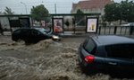 Nagłe burze i powodzie w miastach. Co zrobić, gdy zaleje nam auto? Jakie ubezpieczenie to obejmuje?