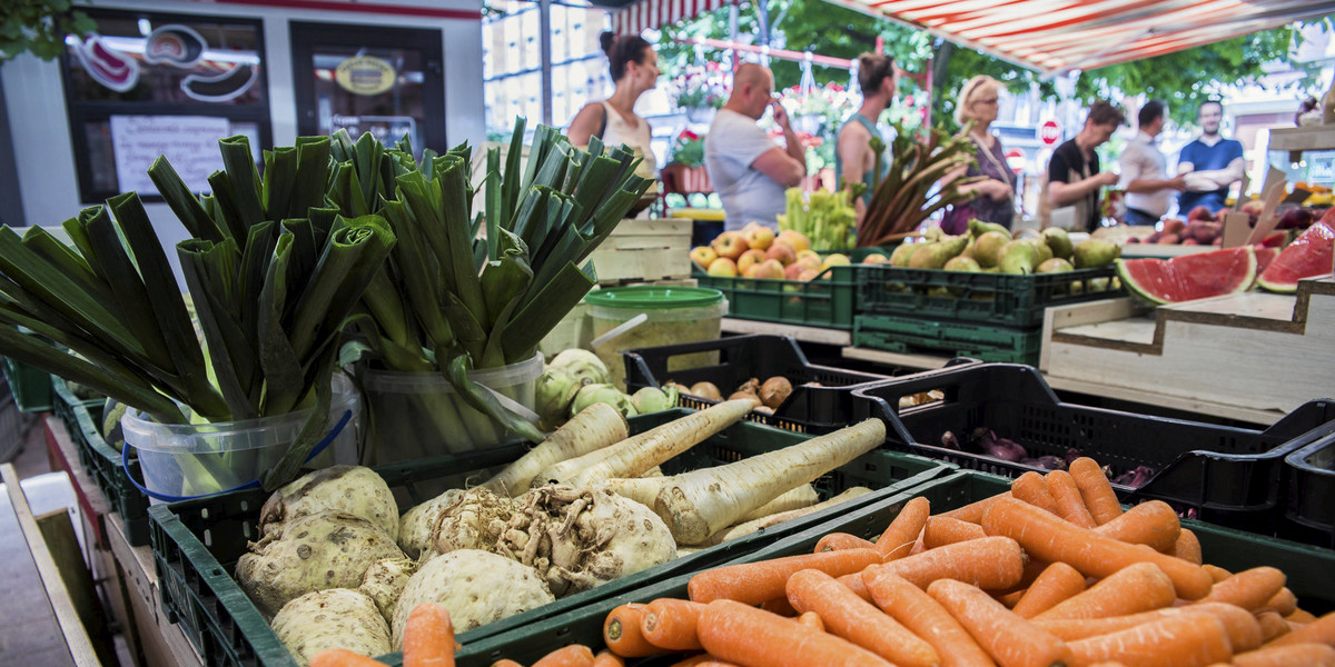 Dieta warzywna zrobiła się atrakcyjna cenowo po podwyżkach cen mięsa. W grudniu w górę szły też mocno ceny transportu publicznego