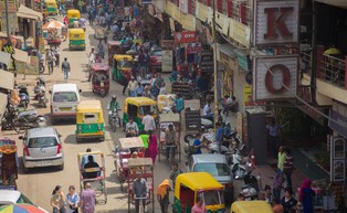 Brak mieszkań, susza i segregacja klasowa. Czy megamiasta czeka katastrofa?