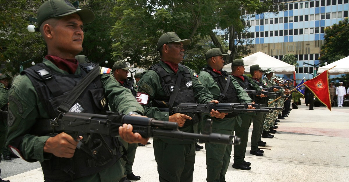 Rozlokowują broń i szykują ludzi do wojny. Wojsko przygotowuje się na najgorsze