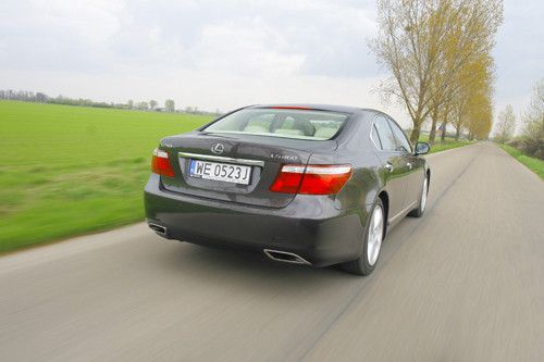 Lexus LS 460 Prestige - 5 metrów luksusu