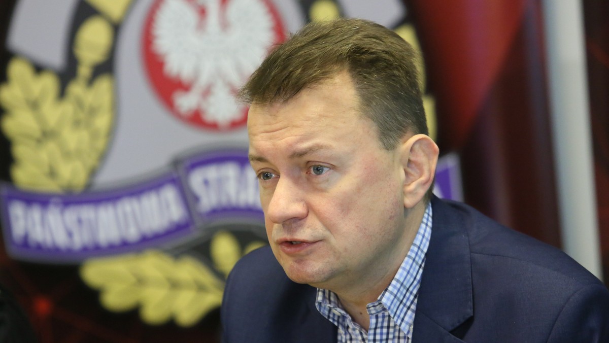 Policyjne przeszukania w biurach organizacji kobiecych były przeprowadzone na polecenie prokuratury – poinformował dzisiaj szef MSWiA Mariusz Błaszczak. W jego ocenie zarzuty opozycji są "absurdalne i zupełnie bezpodstawne".