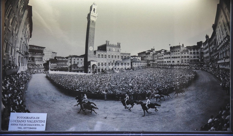 Wyścigi konne Polio na placu głównym, fot. Luciano Valentini