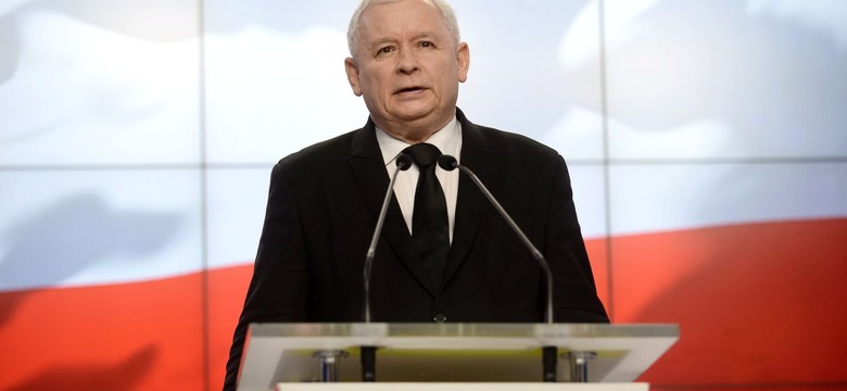 Kolejna maska prezesa PiS? "Kaczyński zawsze na końcu przekształcał się w wilka"