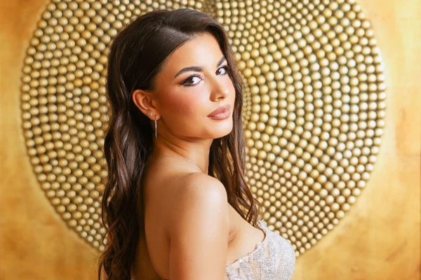 Maturantkinja iz Vrnjačke Banje PLAKALA ZBOG HALJINE pa se pojavila kao FILMSKA DIVA: Od Jelenine GLAMUROZNE POJAVE doslovno staje dah - definitivno je bila KRALJICA VEČERI