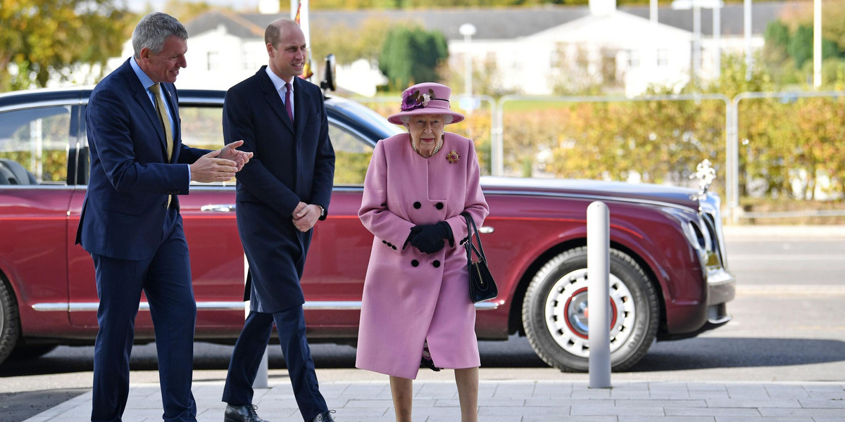 Anglia: Elżbieta II przerwała izolację. Na spotkaniu nie miała maseczki