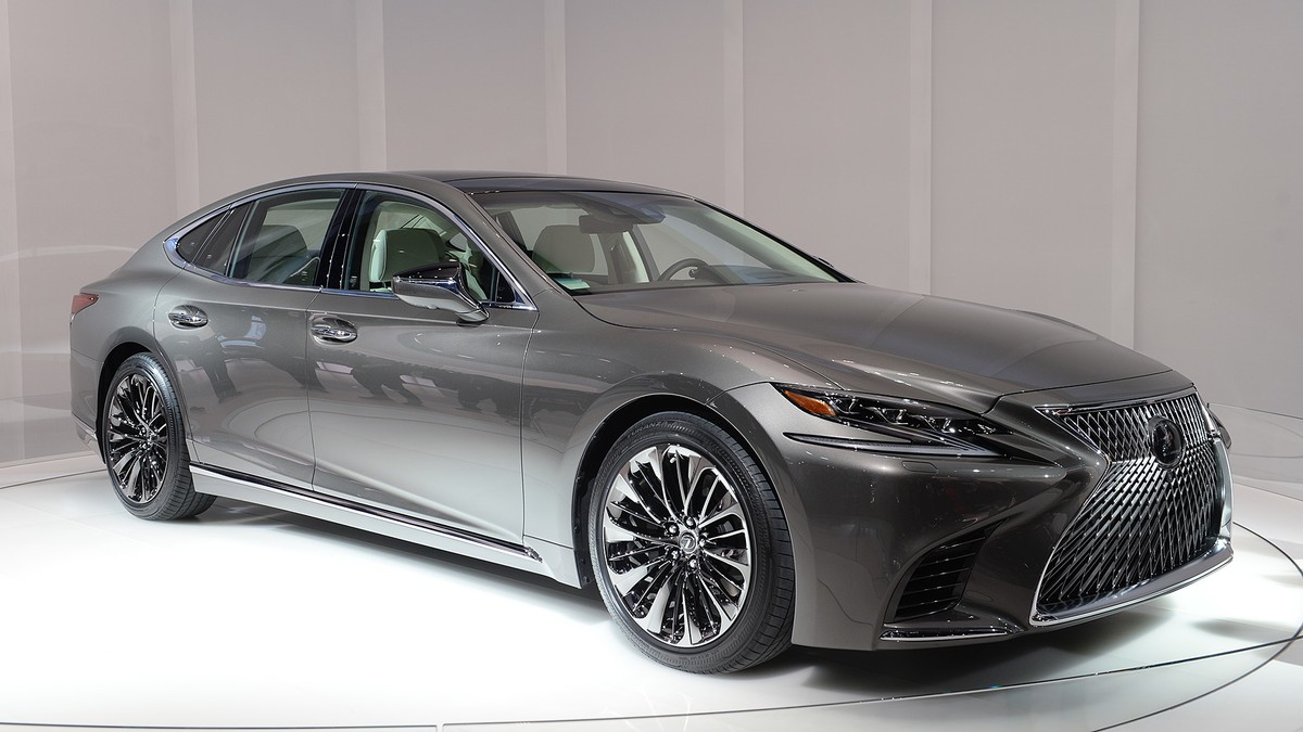 Nowy Lexus LS 500h. Auto dla prezesa, który chce uchodzić za odpowiedzialnego i nowoczesnego