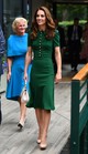 Senki sem tagadhatja, hogy istenien néz ki ebben a Dolce & Gabbana ruhában Katalin hercegné! Ennek ellenére sokan kiakadtak ezen a választáson, mert 2019-ben a márka nem örvendett nagy népszerűségnek botrányai és baklövései miatt. 