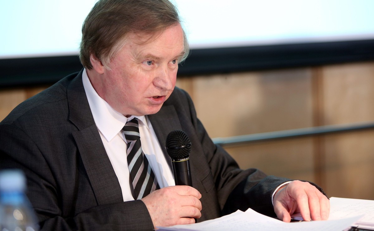 Dr hab. Ryszard Piotrowski