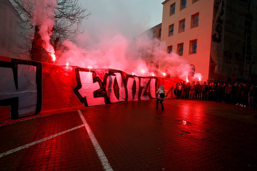 Miesięcznice kosztują tyle, co zadyma kiboli