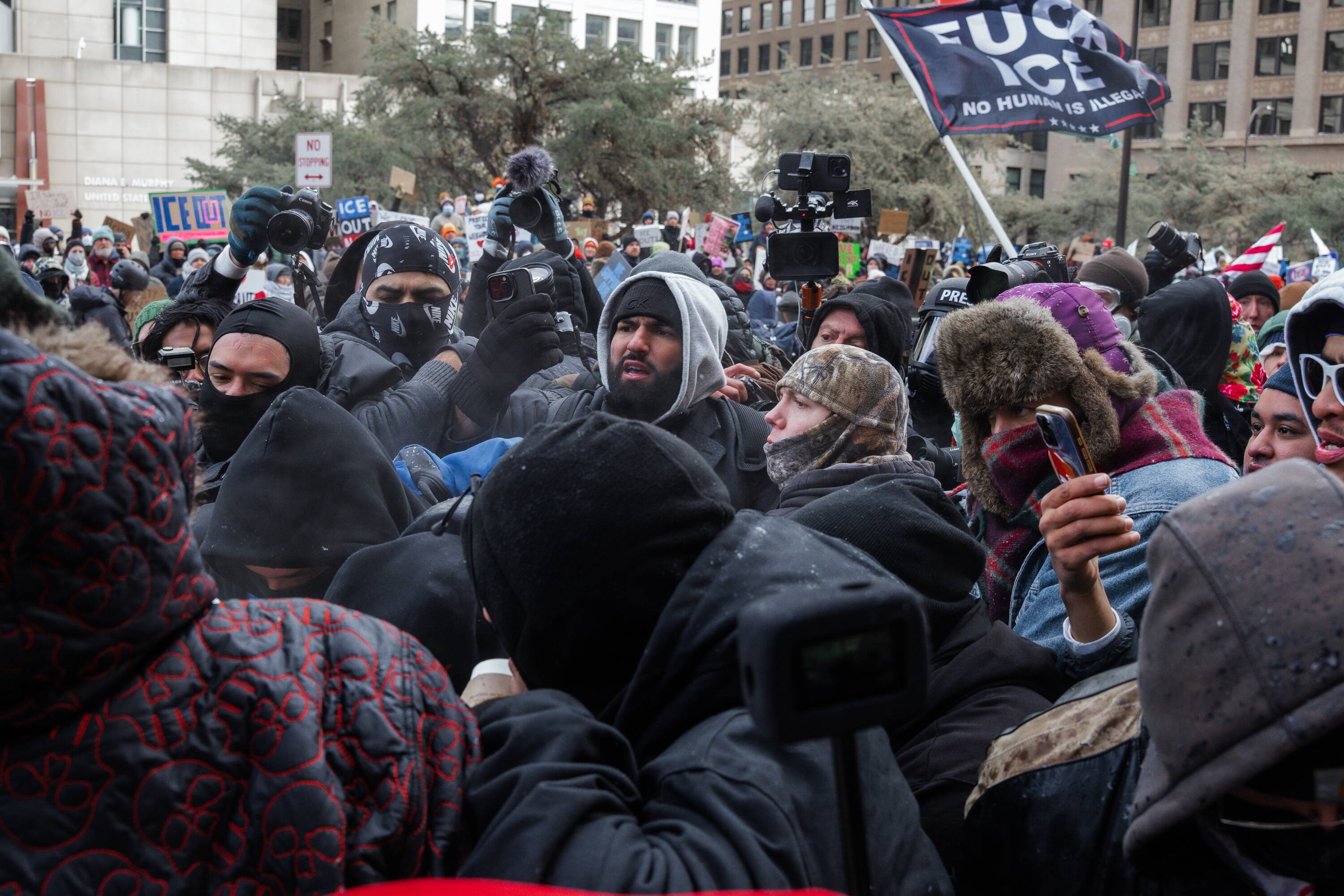 Minneapolis: Gwałtowne starcia na proteście przeciw ICE mimo minus 20 stopni