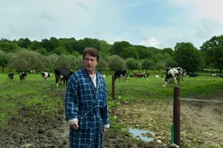 Jak i po co rozebrać całe miasto? "Naga Normandia" z gwiazdą "Nietykalnych" - zobacz ZWIASTUN