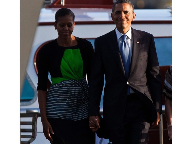 Michelle Obama na Hawajach. Styl prezydentowej wciąż zaskakuje - tym razem nietypowymi połączeniami kolorów i deseni