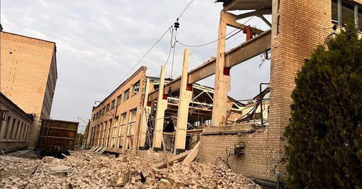 Pociągi pod ostrzałem! Rosja bierze na cel ukraińską kolej.