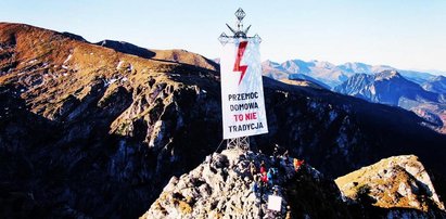 Na Giewoncie pojawił się baner. Sprawą zajęła się policja