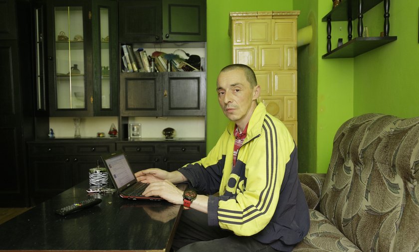 Pan Krzysztof Zarabia Miesięcznie 3500 Zł Krzysztof Dymkowski z Wrocławia walczy ze zboczeńcami
