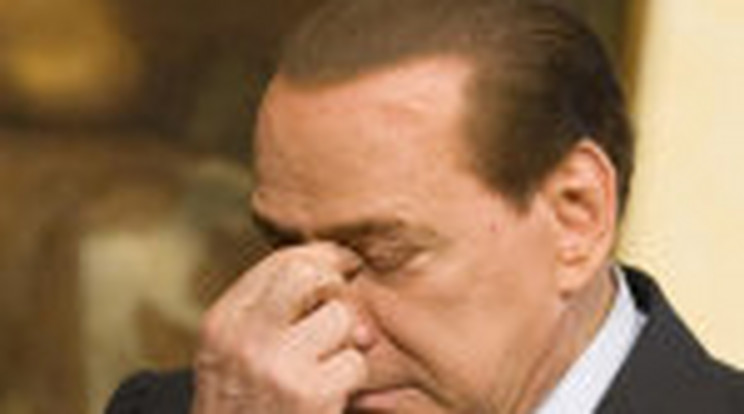 Prosti miatt került bajba Berlusconi