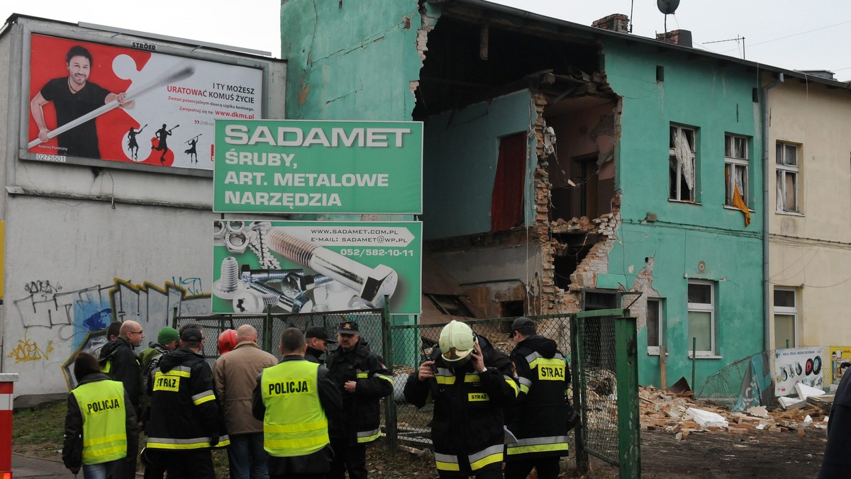 Kamienica przy ul. Grudziądzkiej w Bydgoszczy, w której kilka dni temu doszło do wybuchu butli z gazem ma być wyburzona. Prokuratura wszczęła śledztwo w sprawie eksplozji - podaje Radio PiK.