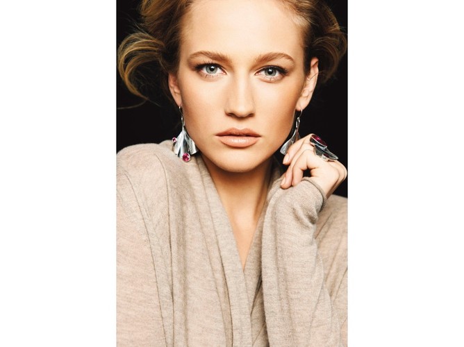 Aleksandra Kuligowska w zimowej sesji APART.