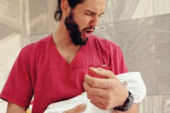 STEVAN PIALE DOBIO TREĆU ĆERKU Prve fotografije bebe! Raznež