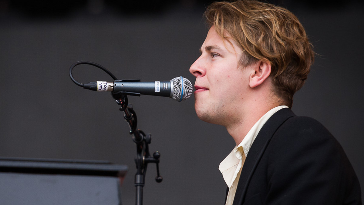 Tom Odell występuje w Polsce tak często, że można by pomyśleć, że niczym nie jest w stanie już zaskoczyć. Mimo to Brytyjczyk zawsze prezentuje coś, co sprawia, że każdy jego koncert różni się od poprzedniego. Tym razem dzięki niemu odmieniło się życie jednej z jego fanek.